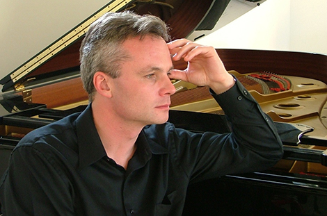 Mikhail Korzhev piano